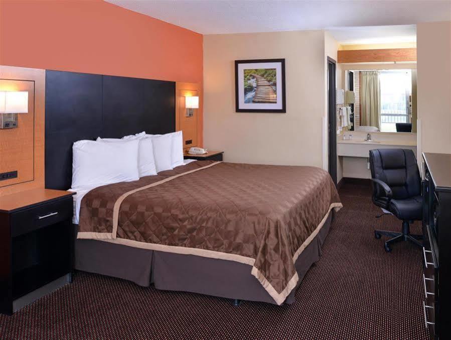Americas Best Value Inn - Collinsville / St. Louis Exterior photo