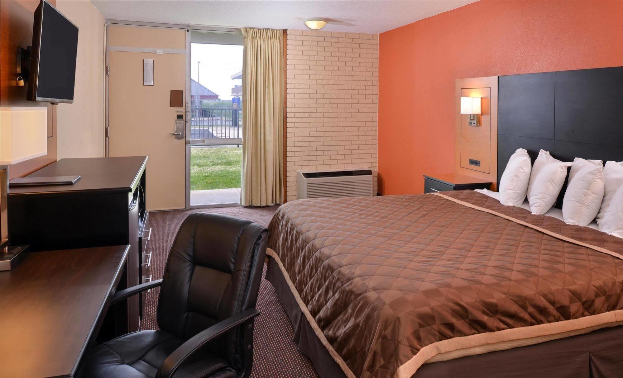 Americas Best Value Inn - Collinsville / St. Louis Exterior photo